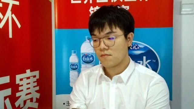 罗马诺的消息，AC米兰目前不愿意在冬窗为签下胡安-米兰达支付给贝蒂斯300万欧-400万欧的转会费。